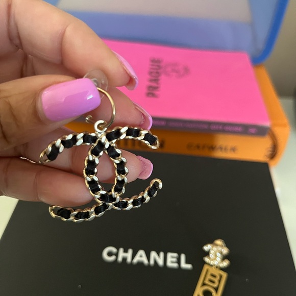 Chanel Chain Link Dangle Earrings - Picture 2 of 3